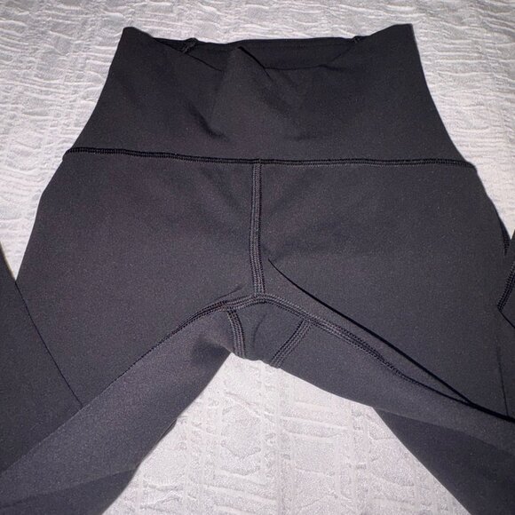 EXCELLENT Lululemon Train Times Crop 17" Black Luxtreme High-Rise Leggings 2 - Picture 4 of 9